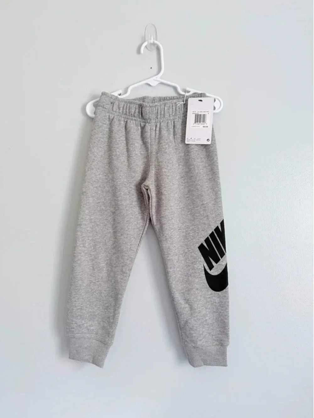Nike Boys Jogger Sweatpants Gray Fleece Logo Pants Size 4 XS 3-4Y NWT .